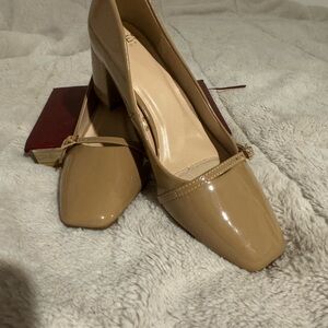 Jones New York Classic Tan Heels